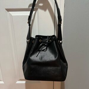 Elegant Black Leather Bucket Bag